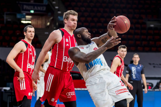 她不仅要确 她不仅要确