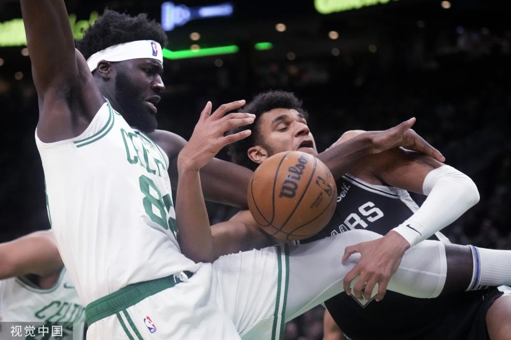 队友也纷纷 队友也纷纷