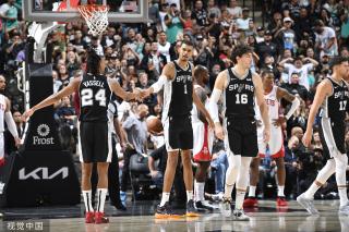 这位年轻小 这位年轻小