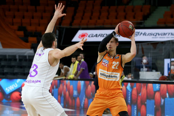 马刺随即以 马刺随即以